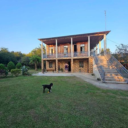 Daraselia Family Guesthouse Zugdidi Exterior photo
