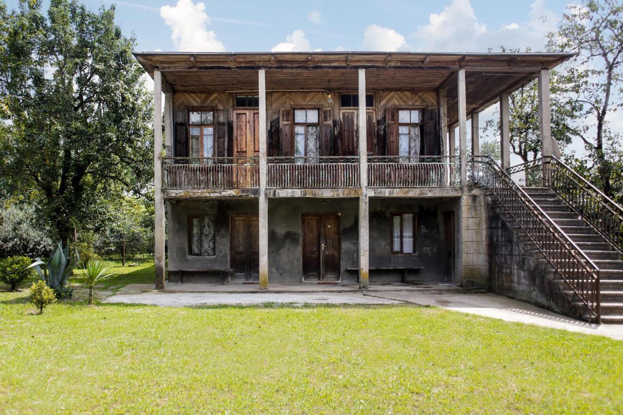 Daraselia61 Bed & Breakfast Zugdidi Exterior photo